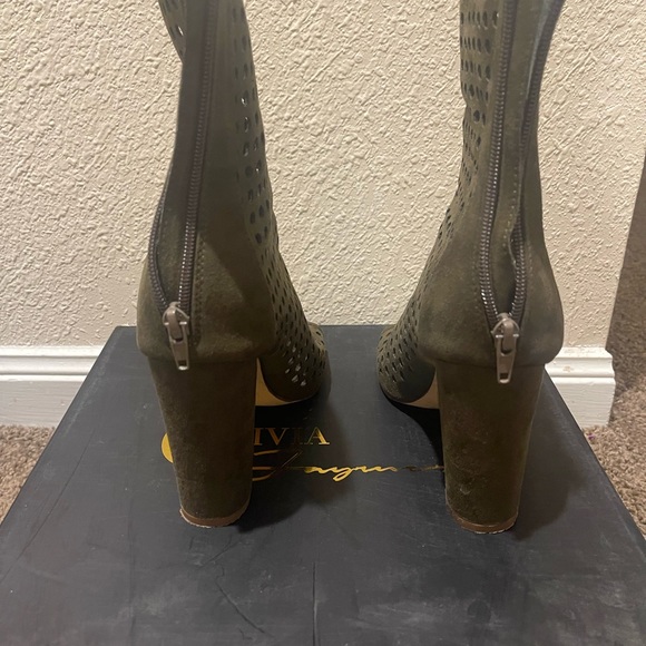 Olive green booties with the peep toe. Good condition. Material is suede. - Picture 4 of 8
